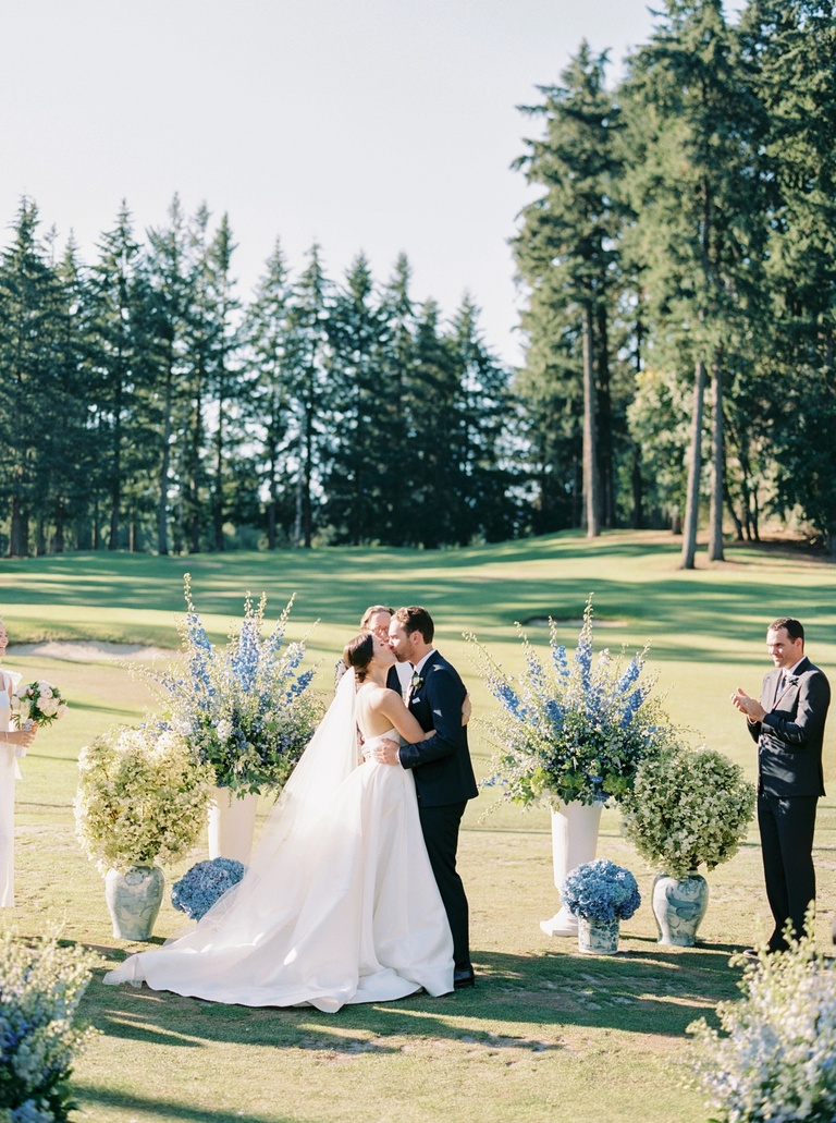 Outdoor wedding ceremony at Oswego Lake Country Club